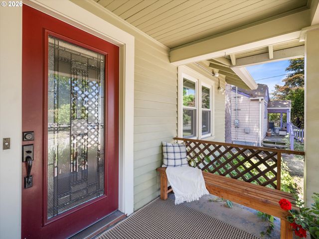 227 Se 84TH Ave, Portland, OR 97216