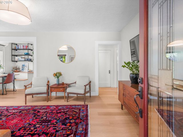 227 Se 84TH Ave, Portland, OR 97216