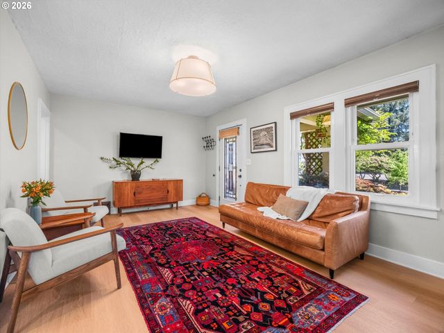 227 Se 84TH Ave, Portland, OR 97216