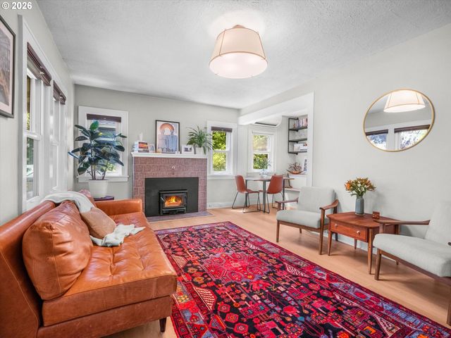 227 Se 84TH Ave, Portland, OR 97216