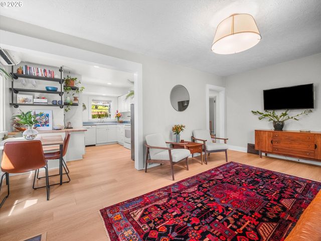 227 Se 84TH Ave, Portland, OR 97216