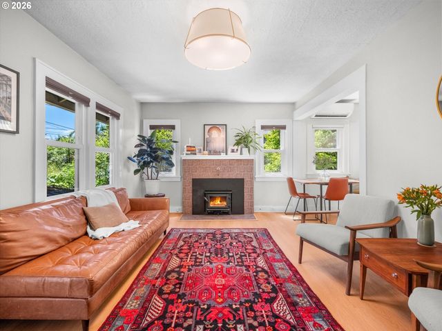 227 Se 84TH Ave, Portland, OR 97216