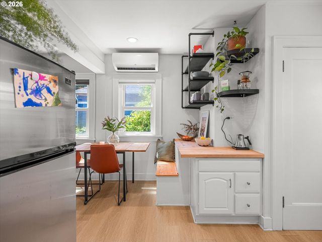 227 Se 84TH Ave, Portland, OR 97216