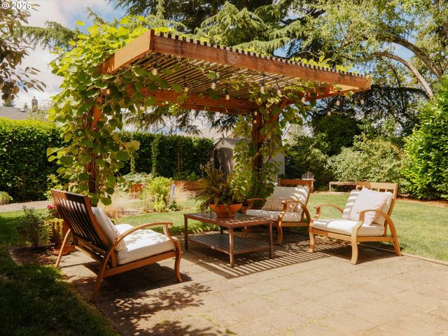 227 Se 84TH Ave, Portland, OR 97216