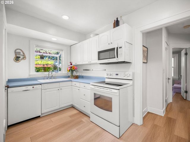 227 Se 84TH Ave, Portland, OR 97216