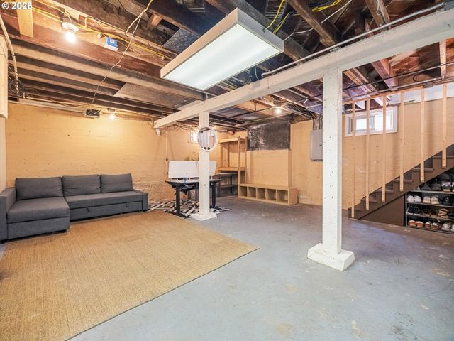 227 Se 84TH Ave, Portland, OR 97216
