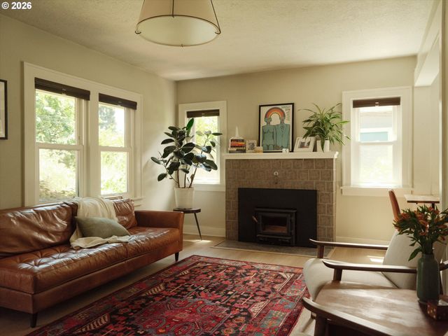 227 Se 84TH Ave, Portland, OR 97216