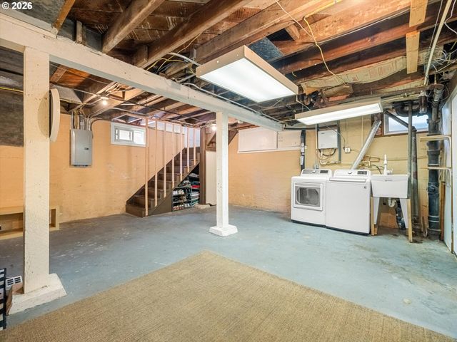 227 Se 84TH Ave, Portland, OR 97216