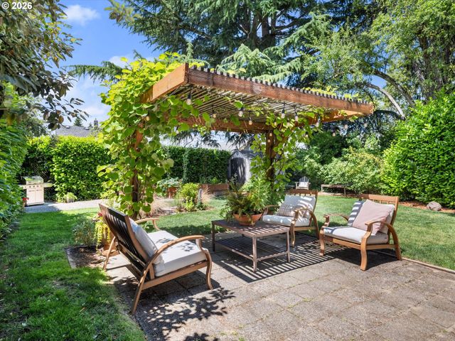 227 Se 84TH Ave, Portland, OR 97216