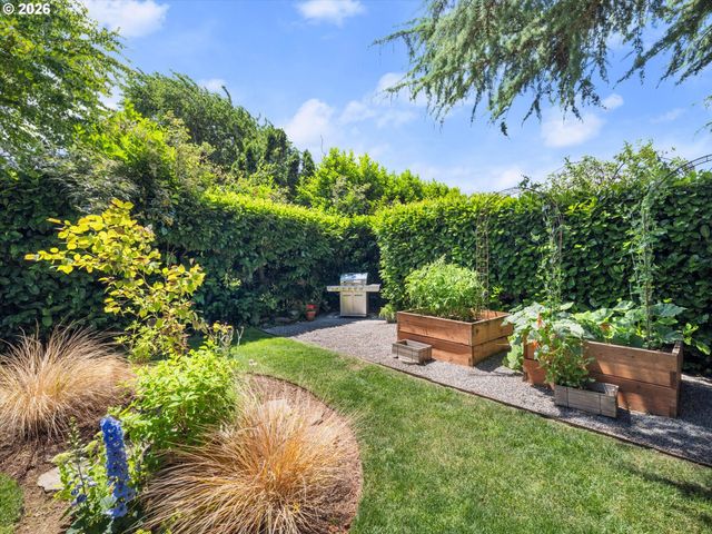 227 Se 84TH Ave, Portland, OR 97216