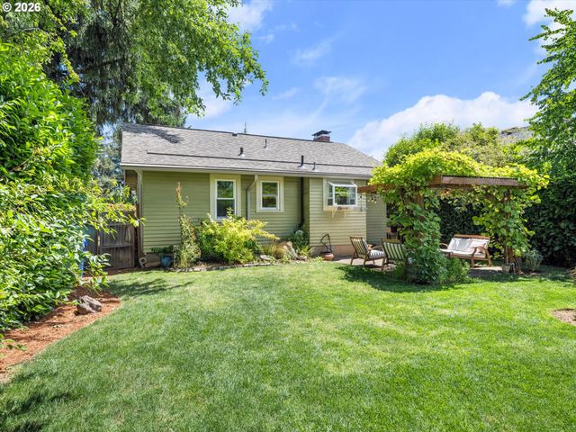 227 Se 84TH Ave, Portland, OR 97216