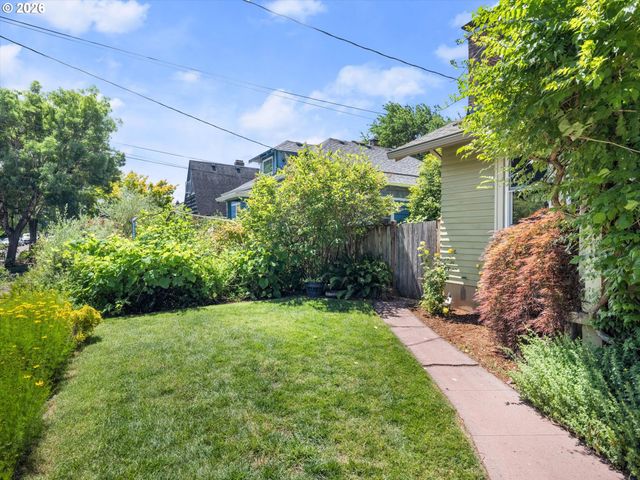 227 Se 84TH Ave, Portland, OR 97216