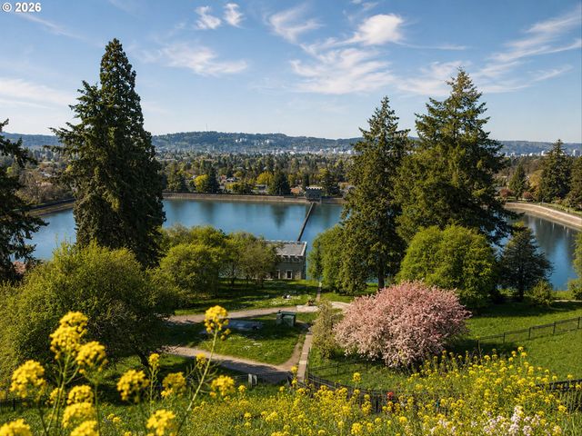 227 Se 84TH Ave, Portland, OR 97216