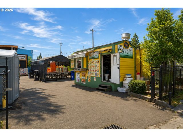 227 Se 84TH Ave, Portland, OR 97216
