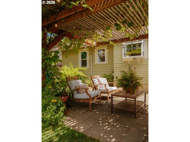227 Se 84TH Ave, Portland, OR 97216