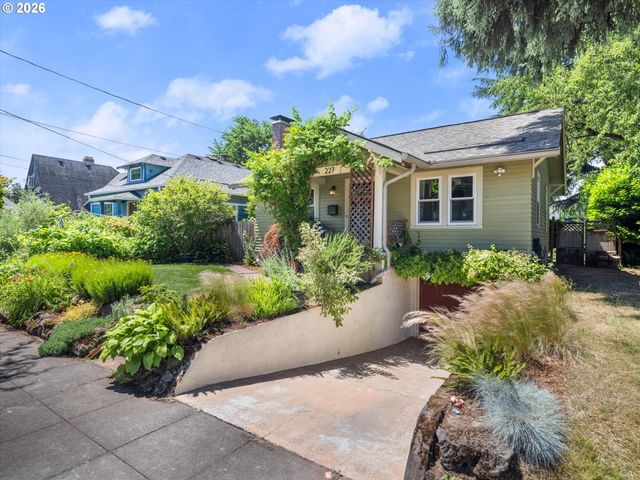 227 Se 84TH Ave, Portland, OR 97216