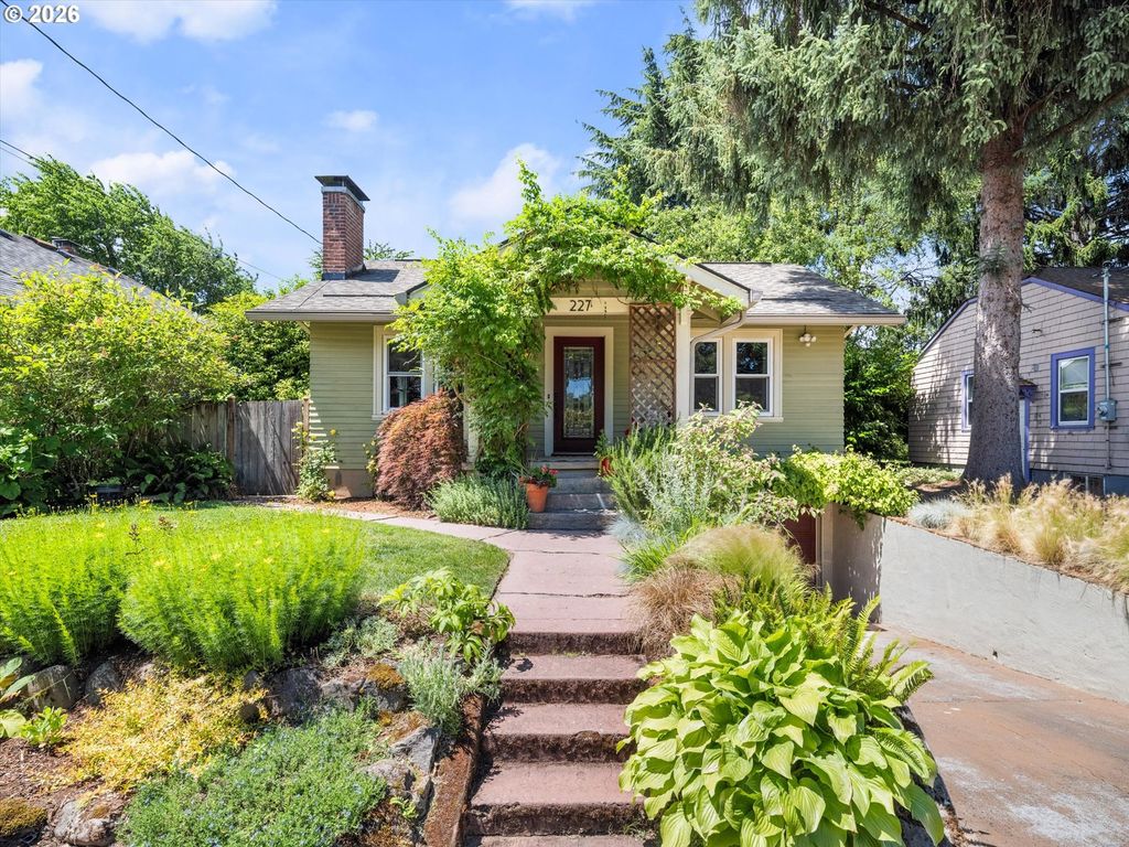 227 Se 84TH Ave, Portland, OR 97216