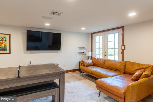 1596 RIVER RD, New Hope, PA 18938