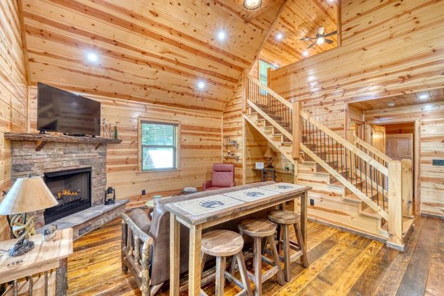 619 Cherokee Oaks Road, Murphy, NC 28906