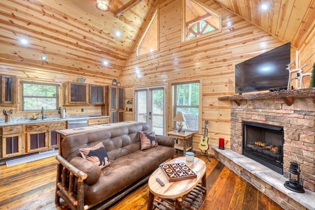 619 Cherokee Oaks Road, Murphy, NC 28906