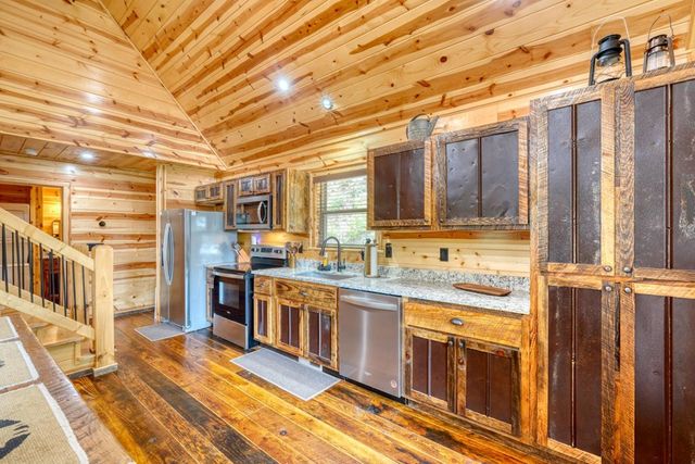 619 Cherokee Oaks Road, Murphy, NC 28906