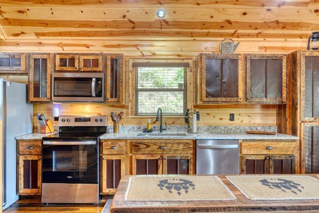 619 Cherokee Oaks Road, Murphy, NC 28906