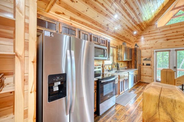 619 Cherokee Oaks Road, Murphy, NC 28906