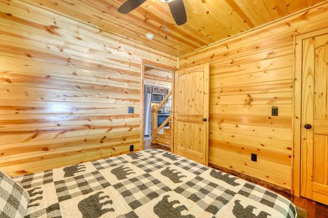 619 Cherokee Oaks Road, Murphy, NC 28906