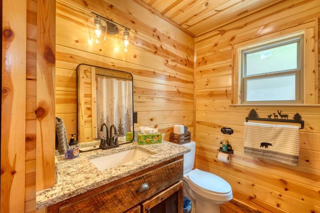 619 Cherokee Oaks Road, Murphy, NC 28906