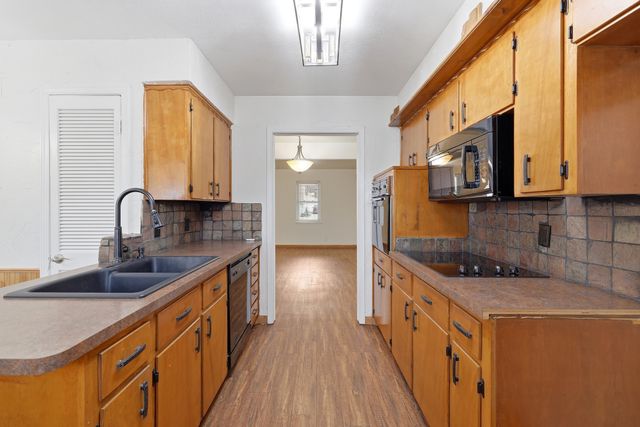 806 Waggoner Drive, Arlington, TX 76013