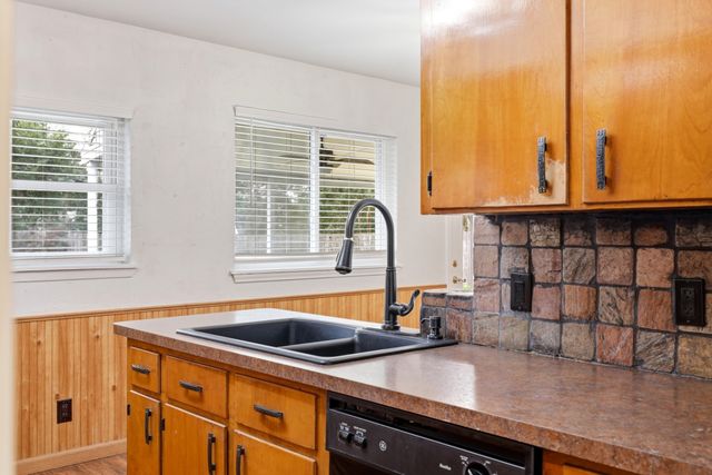 806 Waggoner Drive, Arlington, TX 76013