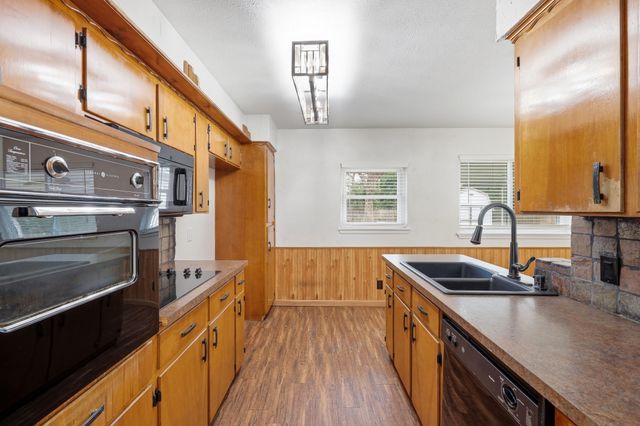 806 Waggoner Drive, Arlington, TX 76013