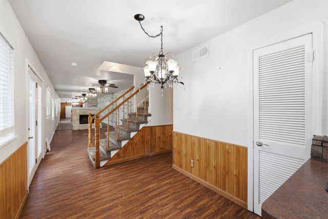 806 Waggoner Drive, Arlington, TX 76013