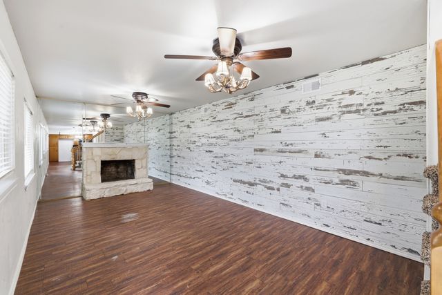 806 Waggoner Drive, Arlington, TX 76013