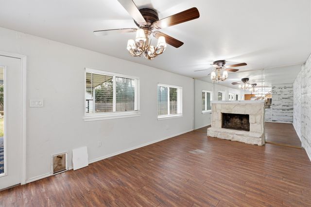 806 Waggoner Drive, Arlington, TX 76013