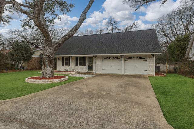 806 Waggoner Drive, Arlington, TX 76013