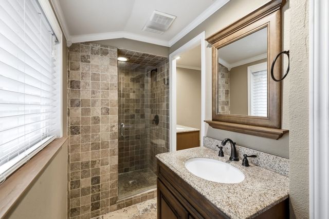 806 Waggoner Drive, Arlington, TX 76013