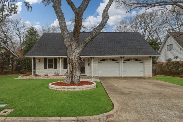 806 Waggoner Drive, Arlington, TX 76013