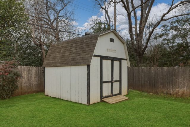 806 Waggoner Drive, Arlington, TX 76013