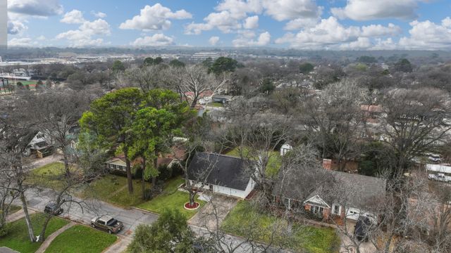 806 Waggoner Drive, Arlington, TX 76013