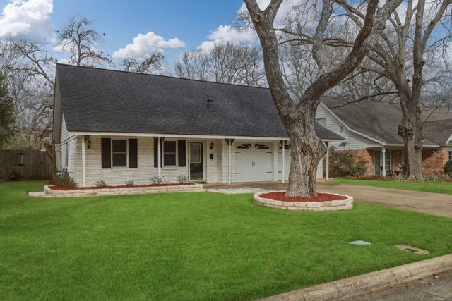 806 Waggoner Drive, Arlington, TX 76013