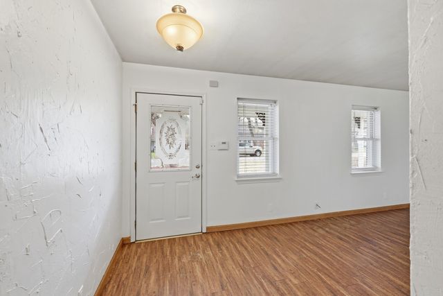 806 Waggoner Drive, Arlington, TX 76013