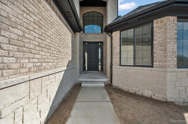 24462 Sawgrass Drive, Macomb, MI 48042