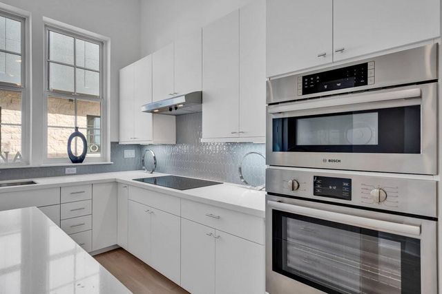 3 N St Charles St F Street, Houston, TX 77003