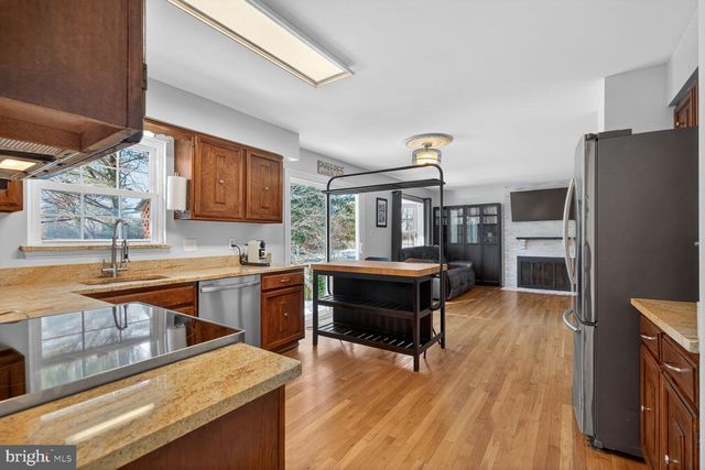 5610 WOOD THRUSH CT, Fairfax, VA 22032