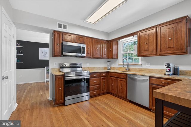 5610 WOOD THRUSH CT, Fairfax, VA 22032