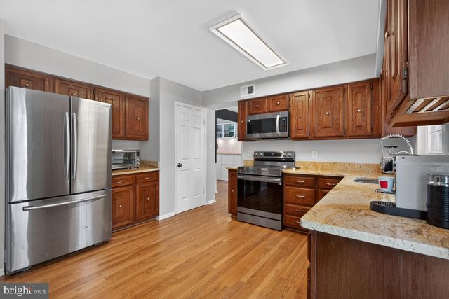 5610 WOOD THRUSH CT, Fairfax, VA 22032