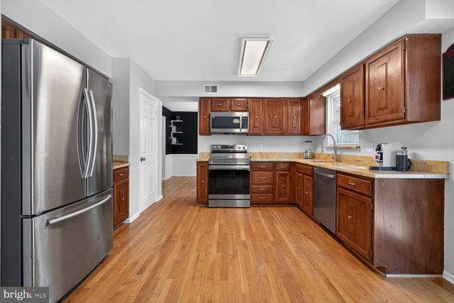 5610 WOOD THRUSH CT, Fairfax, VA 22032