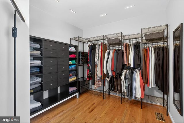 5610 WOOD THRUSH CT, Fairfax, VA 22032