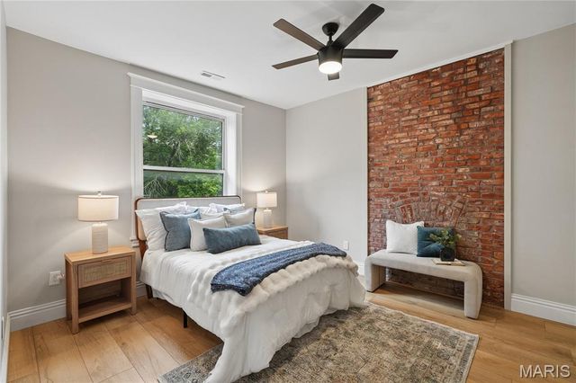4165 Russell Boulevard, St Louis, MO 63110